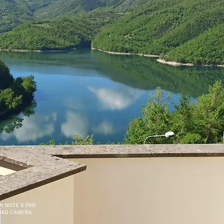 La Casa Sul Lago 公寓